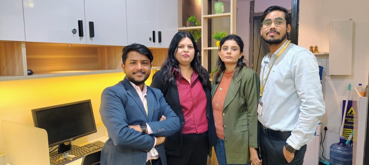 Advisors at the ANON INDIA sales desk during the Best Performance event